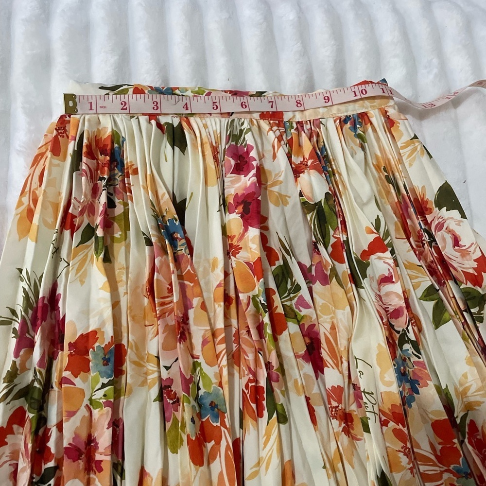 La Porte Floral Pleated Maxi Skirt in Cream and Coral - Picture 3 of 12